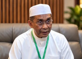 TAKIYUDDIN Hassan semasa sidang media selepas program Himpunan dan Munajat Penyatuan Ummah (Himpak) sempena Karnival Rakyat Kelantan 36 Tahun Membangun Bersama Islam (MBI) di Stadium Sultan Muhammad IV, Kota Bharu, Kelantan malam tadi-UTUSAN/MUSTAQIM MOHAMED.