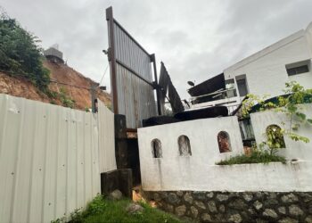 LOKASI kejadian tanah runtuh yang mengorbankan seorang lelaki di Lebuh Rambai 13, Taman Seri Rambai, Paya Terubong, Air Itam, Pulau Pinang, hari ini.-IHSAN JBPM PULAU PINANG