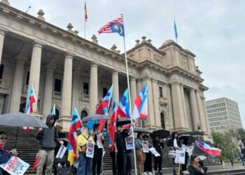 GAMBAR tular Jalur Gemilang diterbalikkan di luar negara.