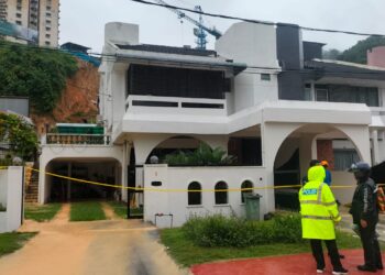 KEADAAN runtuhan yang berlaku di rumah mangsa di Taman Seri Rambai, Paya Terubong, George Town, Pulau Pinang.-UTUSAN/SAFINA RAMLI