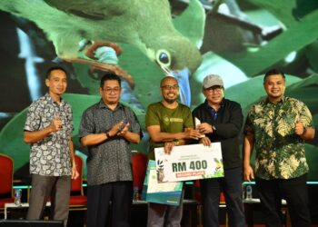 ROSLAN Rani (dua dari kiri) pada majlis perasmian penutup The Northernmost International Bird Race 2026 di Wang Kelian, Perlis, semalam. – UTUSAN/IZLIZAN OTHMAN