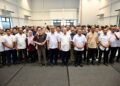 WAN Rosdy Wan Ismail, (tengah) bersama peserta Program Turun Padang Penasihat Khas MPUPK Zon Timur di Kuantan, Pahang, hari ini.