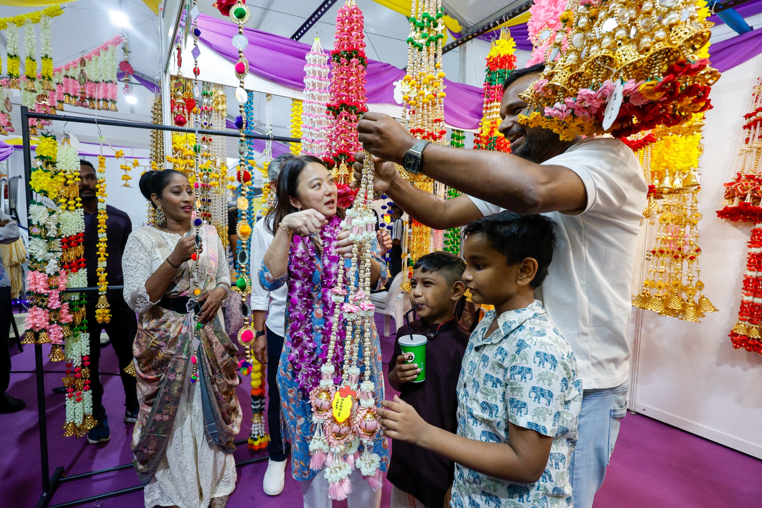 Mega Bazar Deepavali dilanjut 30 hari Mega Bazar Deepavali dilanjut 30 hari