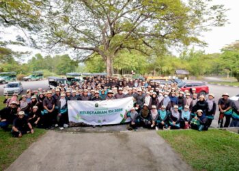 MUSTAKIM Mohamad (tengah) bergambar bersama Pengurusan TH serta peserta Program Kelestarian TH 2026 di Paya Indah Discovery Wetlands, Banting, Selangor.