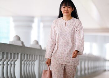 CHRISTY Ng ketika hadir ke Kompleks Mahkamah Kuala Lumpur berhubung pendengaran permohonan komital berkaitan kes saman fitnah terhadap J. Vikneshvra Rau. - UTUSAN/SADDAM YUSOFF