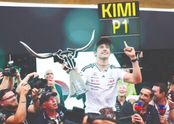 KIMI Antonelli meraikan kejayaan bersama pasukannya selepas menjuarai Grand Prix (GP) Amerika Syarikat di Litar Amerika (COTA). Austin. - AFP