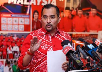 ASYRAF Wajdi ketika ditemui pemberita selepas Mesyuarat Majlis Kerja Tertinggi UMNO di Menara Datuk Onn, Pusat Dagangan Dunia Kuala Lumpur (WTCKL), hari ini. - UTUSAN/ISKANDAR ISHAK