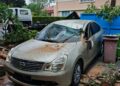 Kereta penduduk rosak dihempap dahan pokok di Presint 11, Putrajaya.