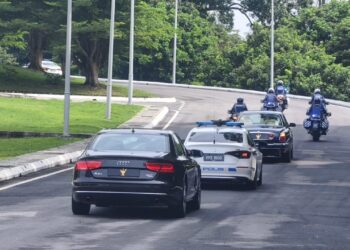 KENDERAAN membawa Tuanku Muhriz dilihat memasuki pekarangan Istana Hinggap, Seremban kira-kira pukul 10.50 pagi tadi.