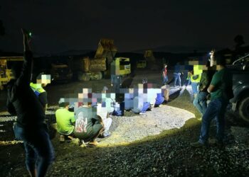 PASUKAN Gerakan Am (PGA) menahan warga Bangladesh dan Indonesia selepas disyaki 'berlindung'  di sebuah lombong bijih besi di Kampung Gual Dalam, Lubok Setol, Rantau Panjang, Kelantan hari ini-IHSAN PGA