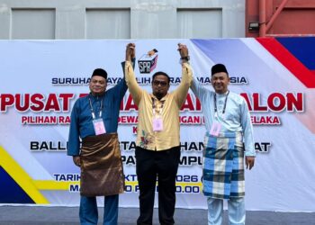 DARI kiri, Rafie Ahmad dari PN, Abdul Rasyid Abu Bakar dari Bersama dan Azman Abidin dari PH.