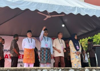 Antara calon yang bertanding di kerusi DUN Bukit Katil pada PRN Melaka Ke-16. Dari kiri, Adly Zahari, Mohd. Ridzuan Mohd. Shariff, Abu Bakar Sabudin dan Aliza Che Amran.