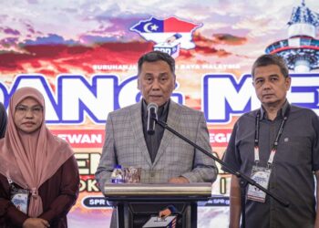 RAMLAN Harun ketika sidang media di Wisma Perseketuan Melaka hari ini.