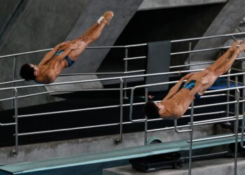 Pasangan penerjun Malaysia, Rui Jie Yong dan Nurqayyum Nazmi pada Kejohanan Terjun Terbuka Malaysia, di Pusat Akuatik Nasional, Bukit Jalil, di sini hari ini. Foto: SHIDDIEQIIN ZON