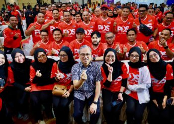 FAHMI Fadzil bergambar semasa sambutan Hari Kurier Negara 2026 (HKN2026) di Pusat Dagangan Antarabangsa Selangor, Shah Alam hari ini. -FACEBOOK