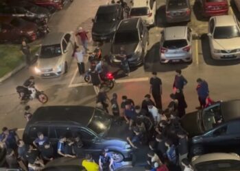 TULAR di aplikasi Threads mengenai rakaman video yang memperlihatkan sekumpulan lelaki berkumpul dalam jumlah yang  ramai di Flat Lembah Jaya, Jalan 3, Lembah Jaya Utara, Ampang.