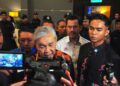 AHMAD Zahid Hamidi ditemui pemberita selepas menghadiri Majlis Pengisytiharan Agihan Keuntungan Interim 2/2026 Projek-Projek Peserta FELCRA Berhad di MITC, Ayer Keroh hari ini. - UTUSAN/AMRAN MULUP