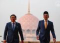 ANWAR Ibrahim mengadakan rundingan empat mata dengan Presiden Myanmar, Min Aung Hlaing bagi membincangkan isu pelarian negara itu ke Malaysia. - Facebook Anwar Ibrahim