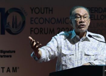 ANWAR Ibrahim semasa berucap pada Majlis Perasmian Forum Ekonomi Belia 2026 di Pusat Konvensyen Kuala Lumpur, hari ini. - UTUSAN/AMIR KHALID