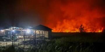 PENCEMARAN asap akibat kebakaran hutan menyebabkan 3,560 maut di Indonesia. - AFP