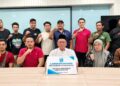 MD. NAYAN Salleh (depan, tengah) bersama bekas AJK Bersatu Parit Buntar mengumumkan menyertai Pejuang pada sidang akhbar semalam. - UTUSAN/WAT KAMAL ABAS