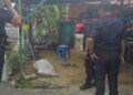 TIGA objek disyaki bom mortar ditemukan dalam tong 'roro' di sebuah rumah di Kampung Dato Ahmad Razali, Dengkil, Selangor.