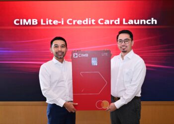 NOVAN Amirudin (kiri) dan bersama Haniz Nazlan pada pelancaran Kad Kredit CIMB Lite-i hari ini.
