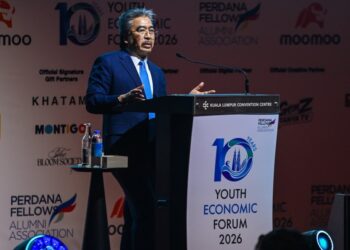 JOHARI Abdul Ghani menyampaikan ucapan pada Forum Ekonomi Belia 2026 (YEF) di Pusat Konvensyen Kuala Lumpur di sini, hari ini. - UTUSAN/SYAKIR RADIN