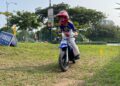 AKSI Sofia Burlak ketika menunggang motosikal lasak.