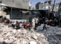 PENDUDUK berlindung daripada serangan dron di utara Semenanjung Gaza. - AFP
