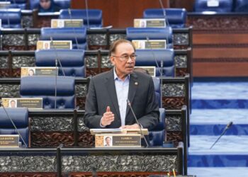 ANWAR Ibrahim pada sesi Pertanyaan Perdana Menteri di Dewan Rakyat, semalam.-JABATAN PENERANGAN
