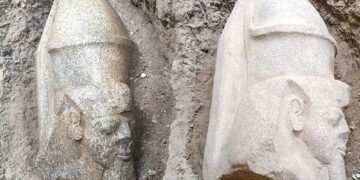 DUA patung gergasi Firaun Ramses II ditemukan. - Kementerian Pelancongan dan Antikuiti
