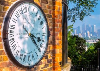JAM Shepherd Gate di Balai Cerap Diraja Greenwich, London, merupakan jam pertama yang memaparkan waktu Min Greenwich (GMT) secara langsung kepada orang ramai.-AGENSI 