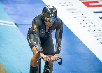 Azizulhasni Awang mengakui terkilan terlepas peluang melayakkan diri ke pusingan akhir acara keirin Kejohanan Dunia Berbasikal Trek di Shanghai, China, minggu lalu. - UTUSAN/ISKANDAR ISHAK