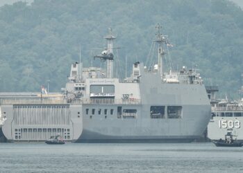 KAPAL-kapal yang membawa pulang kira-kira 1,500 warga Myanmar yang ditahan di Malaysia untuk kembali ke negara asal. - AFP