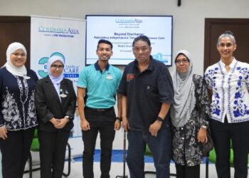 Dari kiri, Dr. Nur Lidya Nadia Zulkifli, Suriani Zainal, Mohd. Firdaus Zaina Salleh, Abdul Wahid Sulong, Zalina Hamat dan Bavani Thavarajah.