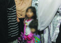 DUA anak kepada Allahyarham Norhazwani Ibrahim yang dibunuh suaminya di Nilai, Negeri Sembilan hadir ke pengebumian arwah ibu mereka di Tanah Perkuburan Tanjong, Pengkalan Kubor, Tumpat, Kelantan jam 2 pagi semalam. – UTUSAN/KAMARUL BISMI KAMARUZAMAN
