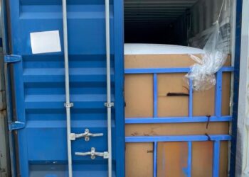 AKPS Pelabuhan Pasir Gudang merampas lemak haiwan bernilai RM310,606.26 di Pelabuhan Pasir Gudang, Pasir Gudang.