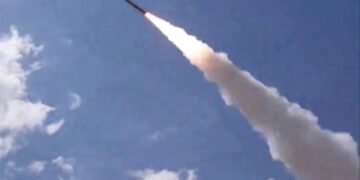 IRAN akan menyerang pangkalan tentera AS di Asia Barat. - AFP
