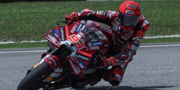 Pelumba Ducati Lenovo Team, Marc Marquez beraksi pada sesi latihan kelas MotoGP pada perlumbaan Petronas Grand Prix of Malaysia 2026 (MotoGP) di Litar Antarabangsa Sepang di sini hari ini. - UTUSAN/AMIR KHALID