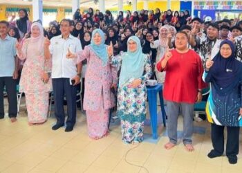 SERAMAI  200 murid Sekolah Menengah Kebangsaan (SMK) Jengka Pusat mengikuti Program Future-Ready Young Leaders: Confident Communication and Digital Entrepreneurship baru-baru ini.