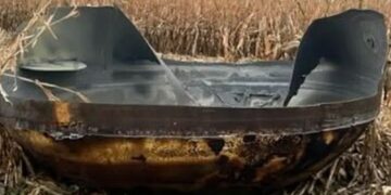OBJEK misteri yang ditemukan di kawasan tanaman jagung di Minnesota. - Pejabat Syerif Daerah Stevens