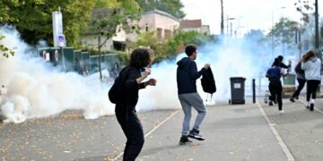 BANDAR raya Paris bakal lumpuh jika protes diadakan pada 5 November. - AFP