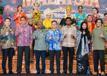 Dari kiri, Pengarah Urusan Mohd Chan Group Berhad, Datuk Wira Mustafa Chan Chee Wei, Ketua Pembangunan Perniagaan RHB Islamic Bank Berhad, Ishak Othman dan Timbalan Ketua Setiausaha (Pengurusan) MOTAC, Datuk Surrendren Sathasivam.