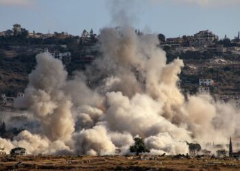 ISRAEL masih melancarkan serangan udara di selatan Lubnan. - AFP