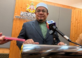 HILMI Abdullah semasa sidang akhbar selepas Mesyuarat Exco di Kompeks Kota Darulnaim Kota Bharu, Kelantan. - UTUSAN/ ROSLIZA MOHAMED