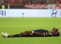 BUKAYO Saka menerima rawatan selepas mengalami kecederaan ketika aksi Liga Juara-Juara UEFA menentang Bayern Munich di Munich, Jerman, semalam. - AFP