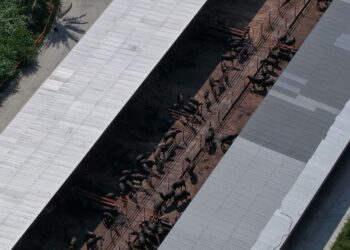 KIRA-kira 50,000 penduduk Setia Ecohill 2, Semenyih terpaksa berdepan bau busuk daripada kandang kerbau di Sungai Kembung sejak lapan tahun lalu, meskipun pelbagai aduan telah dikemukakan kepada pihak berkuasa.