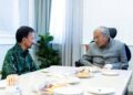 SULTAN Hassanal Bolkiah berkenan menziarahi bekas Perdana Menteri, Tun Dr. Mahathir Mohamad yang kini menerima rawatan di Institut Jantung Negara (IJN) semalam.