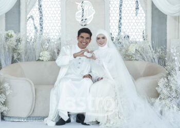 Syed Saddiq Abdul Rahman dan Bella Astillah selepas selesai majlis akad nikah di Kuala Lumpur semalam.